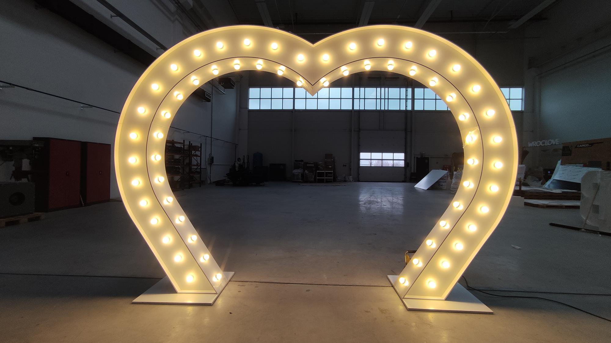 0_0_brandekor-060d84dd059e54895ae53bef4d24e717