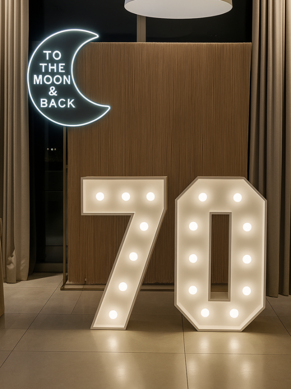 Číslice 7 – svíticí dekorace LED s žárovkami na narozeniny, výročí a eventy