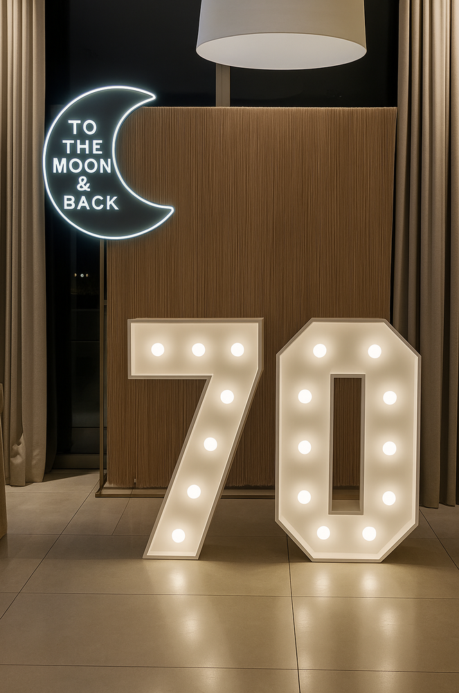 Číslice 7 – svíticí dekorace LED s žárovkami na narozeniny, výročí a eventy