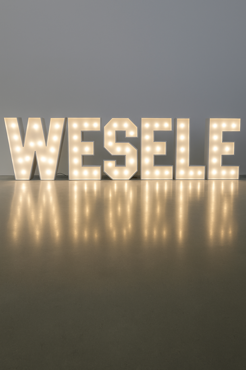 Písmeno W – svíticí dekorace LED s žárovkami na akce a svatby