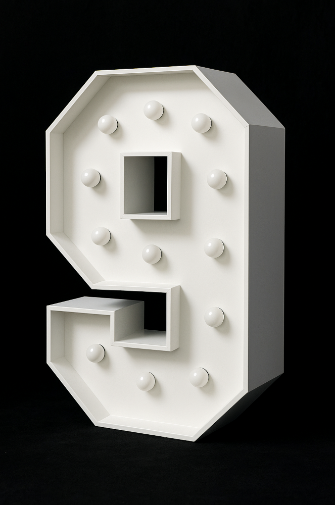 brandekor_cyfra_9_z_zarowkami_swiecaca_dekoracja_na_urodziny__bokiem