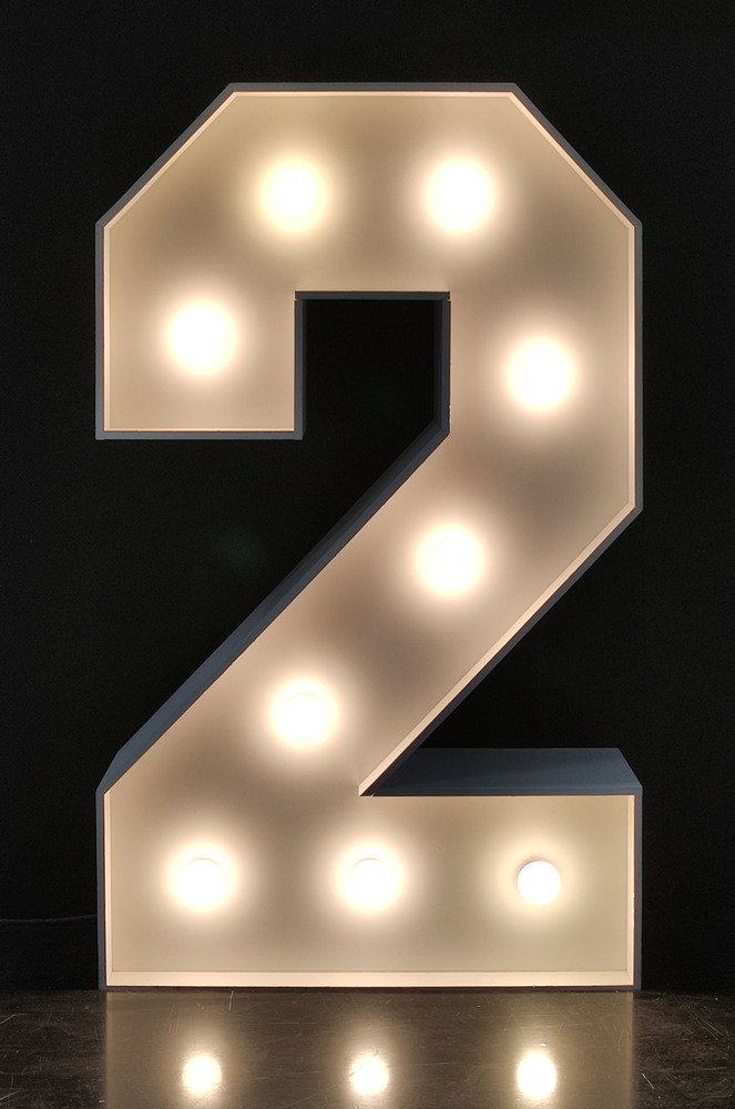 brandekor_stojaca_cyfra_2_swiecaca_LED_131111