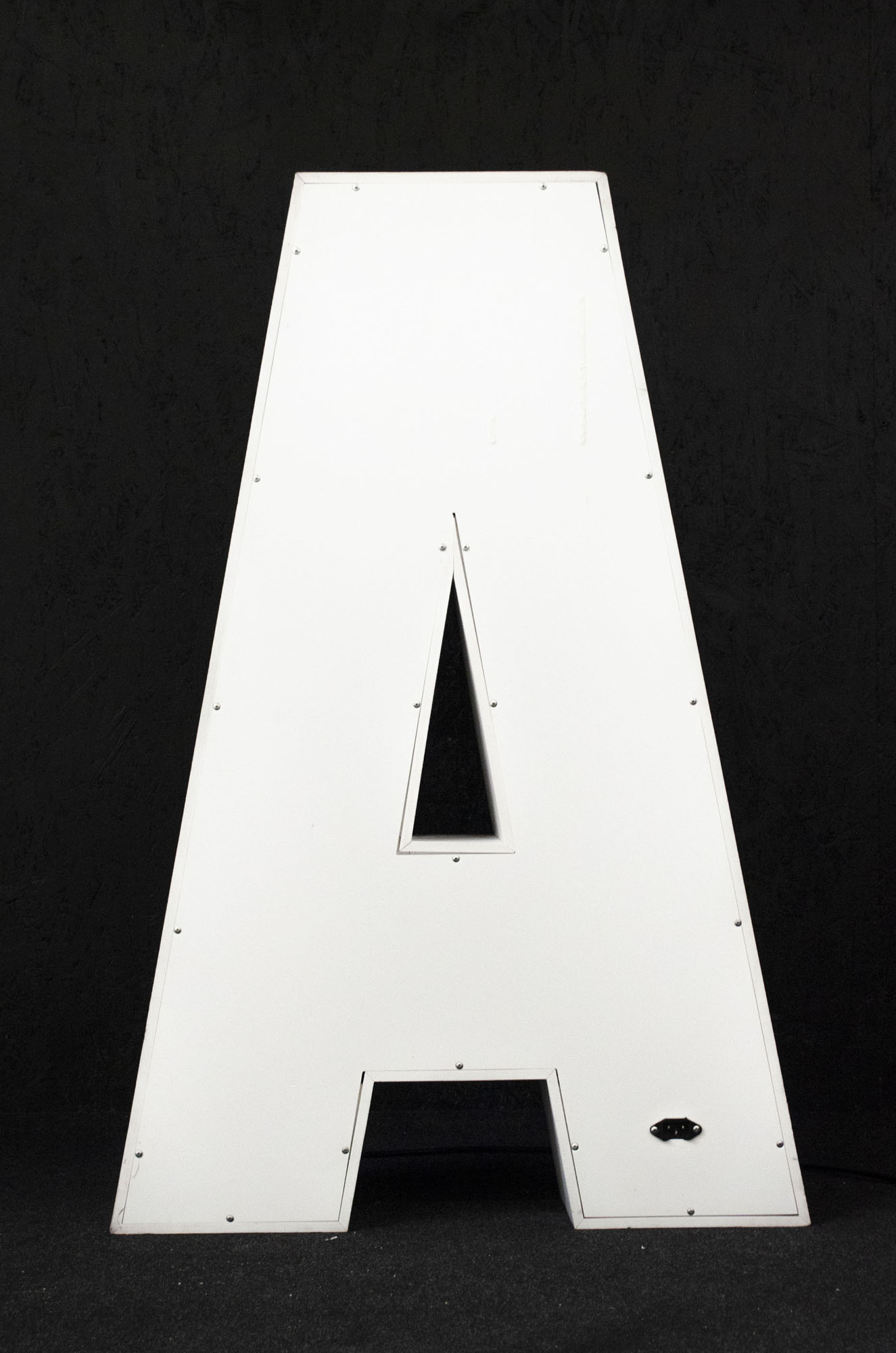 brandekor_stojace_litery_cyfry_swiecace_zarowki_LED_A_4922_2000px