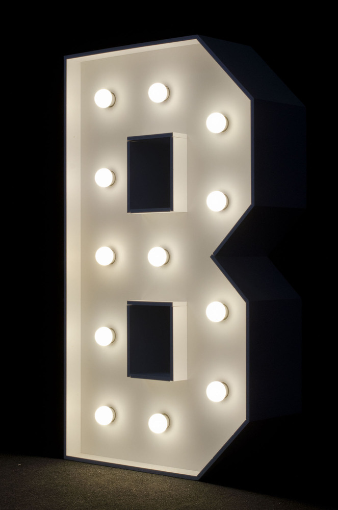 brandekor_stojace_litery_cyfry_swiecace_zarowki_LED_B_4956_2000px