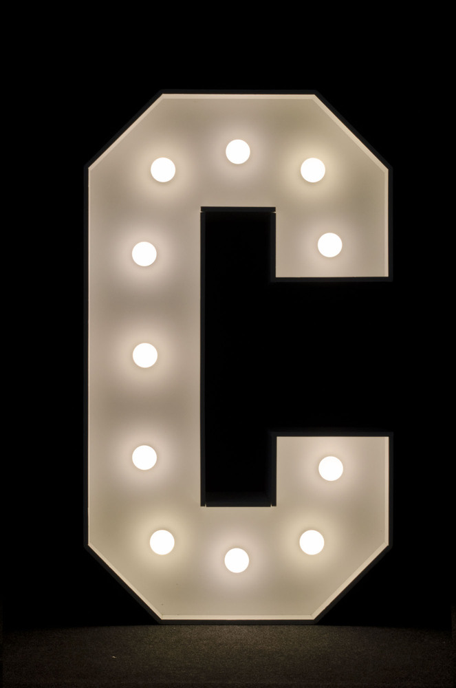 brandekor_stojace_litery_cyfry_swiecace_zarowki_LED_C_5044_2000px