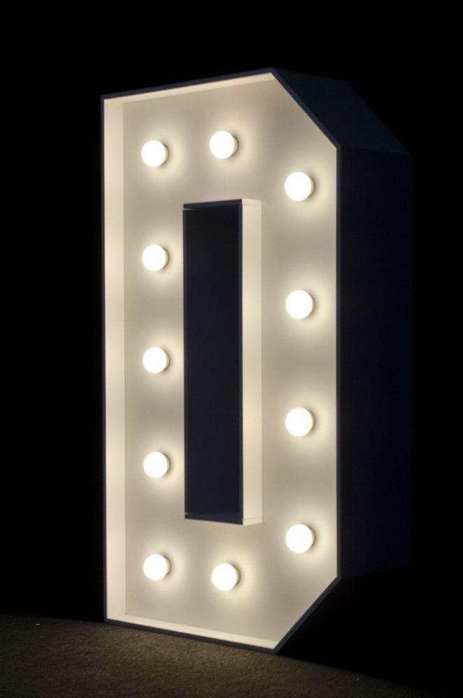 brandekor_stojace_litery_cyfry_swiecace_zarowki_LED_D_4950_2000px