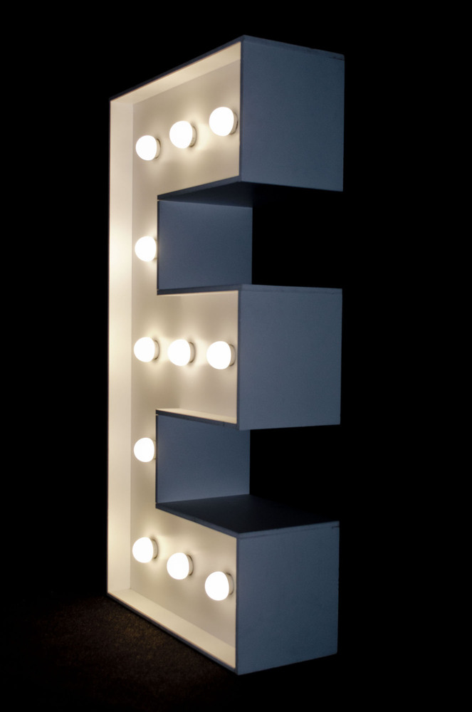 brandekor_stojace_litery_cyfry_swiecace_zarowki_LED_E_4886_2000px — kopia