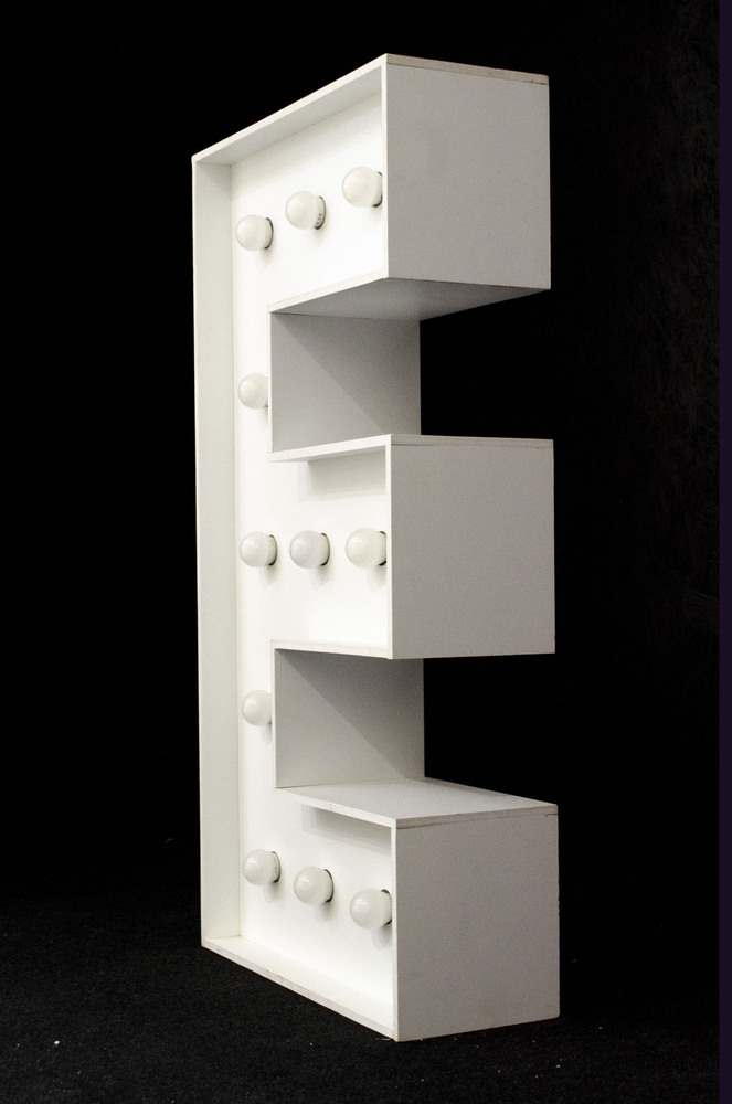 brandekor_stojace_litery_cyfry_swiecace_zarowki_LED_E_5052_2000px — kopia