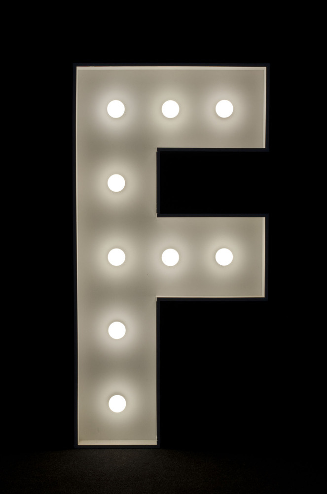 brandekor_stojace_litery_cyfry_swiecace_zarowki_LED_F_5005_2000px — kopia