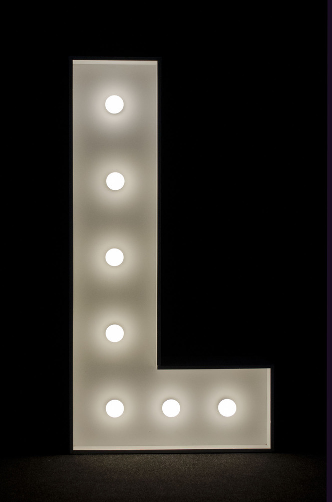 brandekor_stojace_litery_cyfry_swiecace_zarowki_LED_L_4888_2000px — kopia