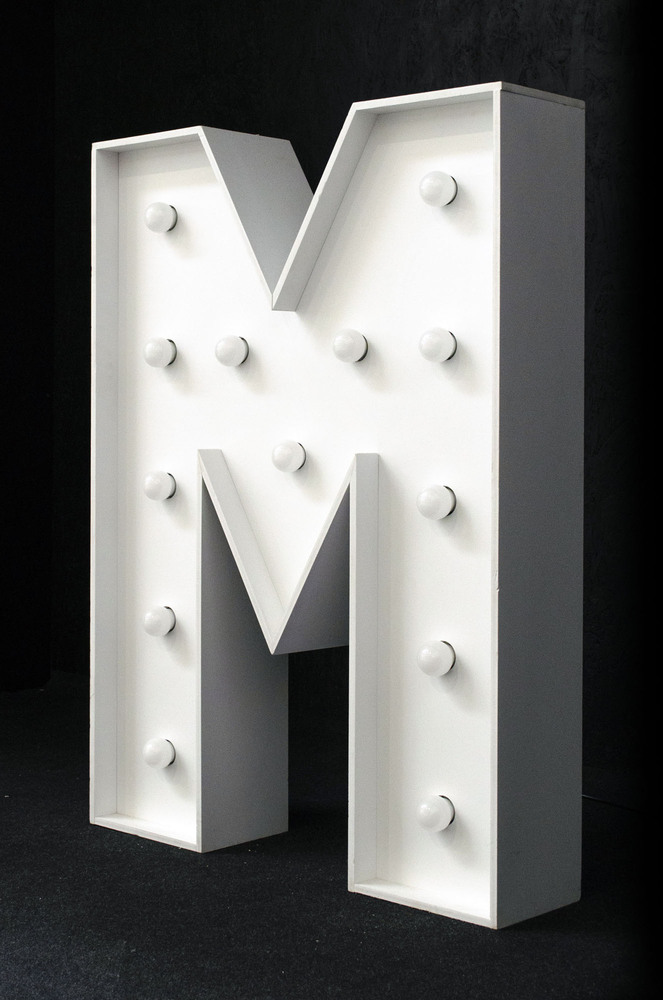 brandekor_stojace_litery_cyfry_swiecace_zarowki_LED_M_4946_2000px — kopia