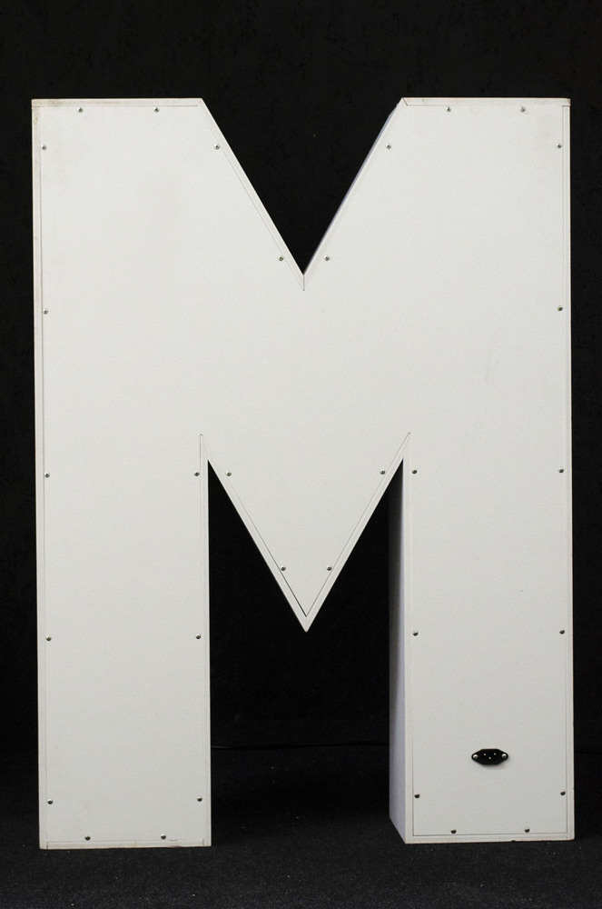 brandekor_stojace_litery_cyfry_swiecace_zarowki_LED_M_4947_2000px — kopia