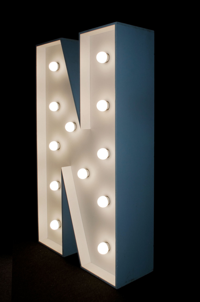 brandekor_stojace_litery_cyfry_swiecace_zarowki_LED_N_4934_2000px