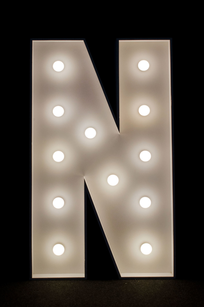 brandekor_stojace_litery_cyfry_swiecace_zarowki_LED_N_4935_2000px