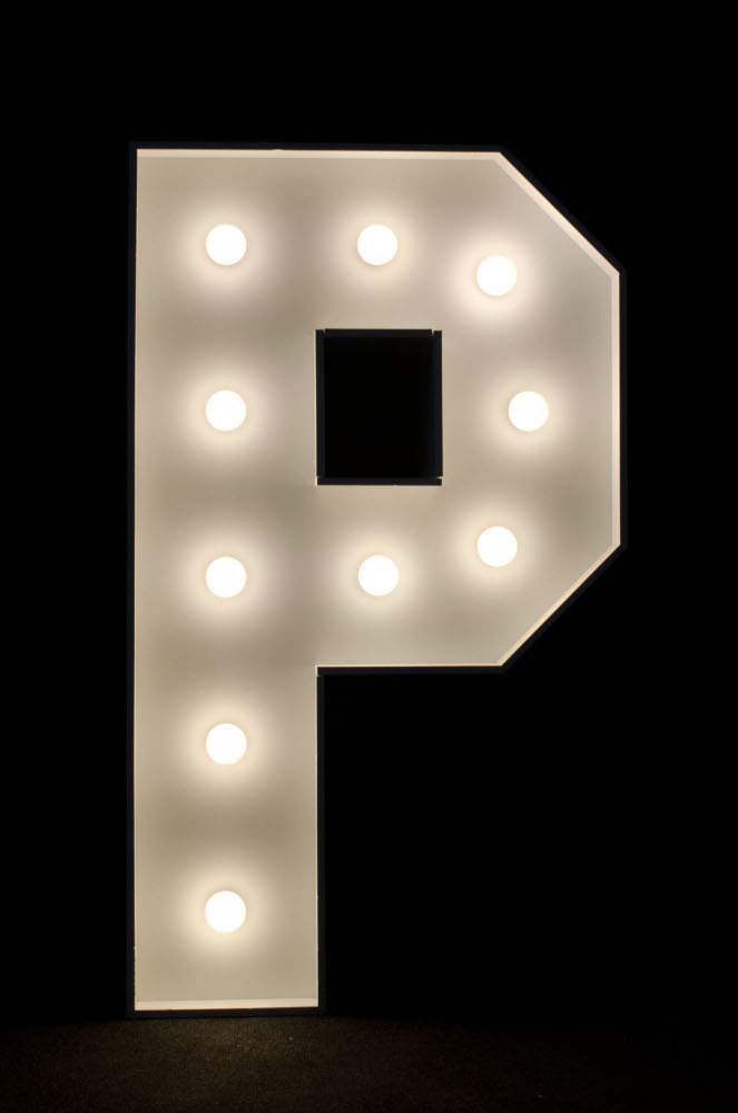 brandekor_stojace_litery_cyfry_swiecace_zarowki_LED_P_4904_2000px