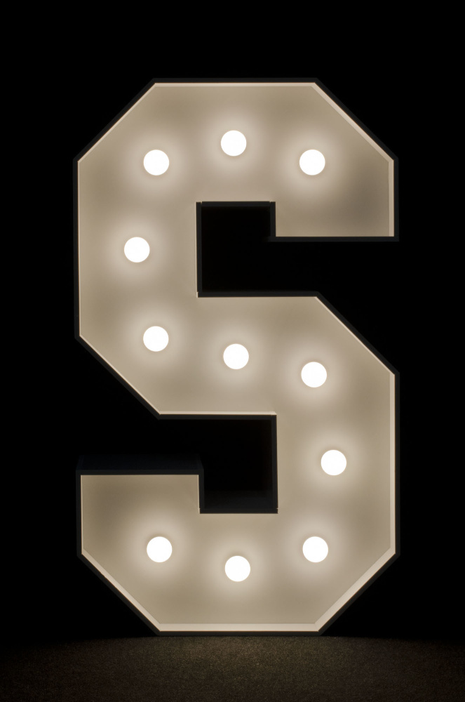 brandekor_stojace_litery_cyfry_swiecace_zarowki_LED_S_5034_2000px