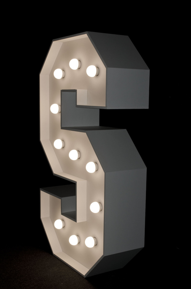 brandekor_stojace_litery_cyfry_swiecace_zarowki_LED_S_5035_2000px