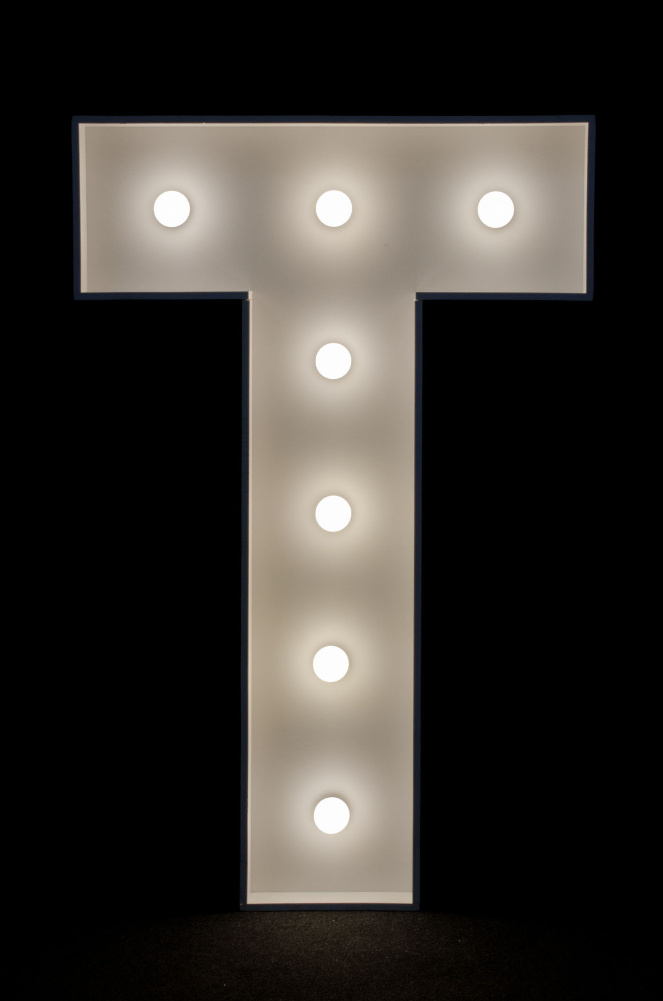 brandekor_stojace_litery_cyfry_swiecace_zarowki_LED_T_4964_2000px