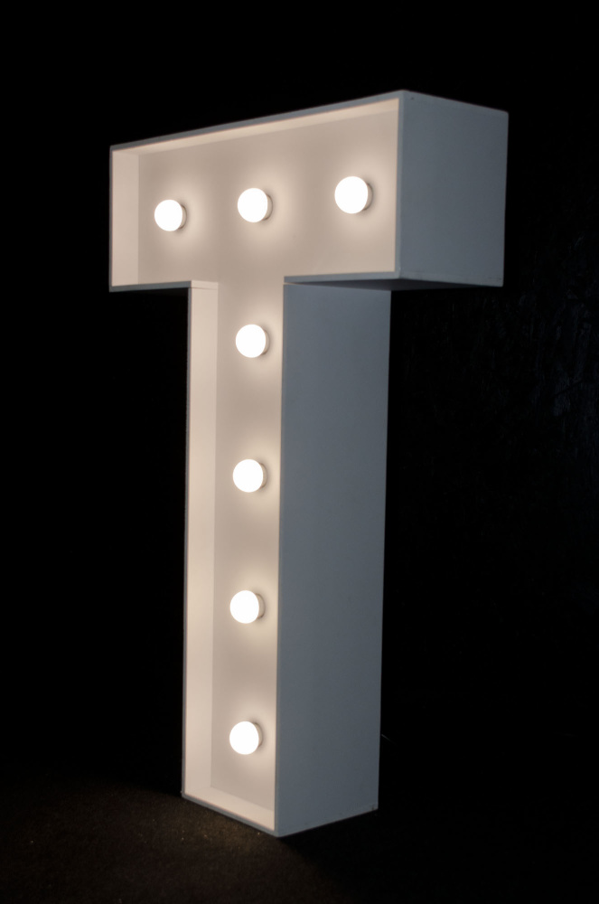 brandekor_stojace_litery_cyfry_swiecace_zarowki_LED_T_4965_2000px