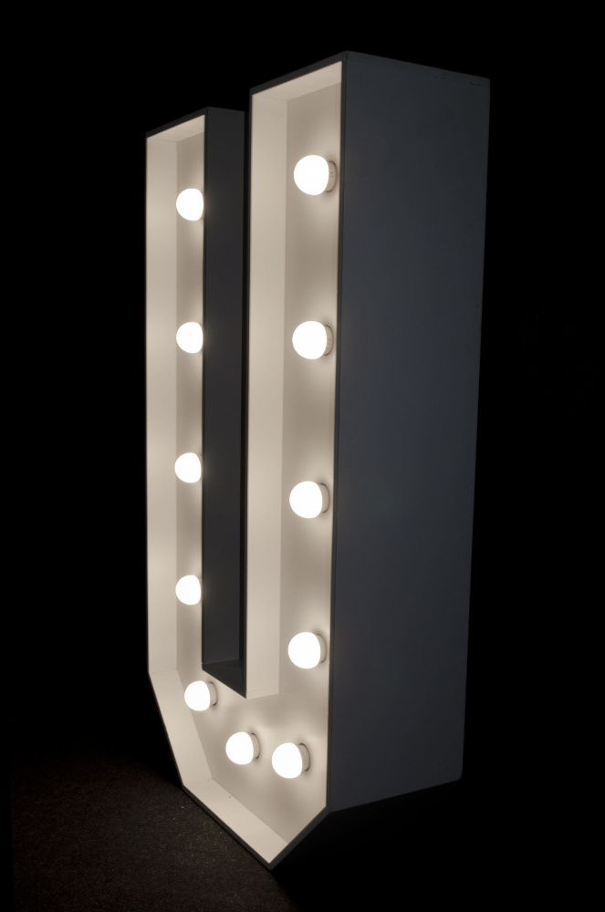 brandekor_stojace_litery_cyfry_swiecace_zarowki_LED_U_5029_2000px