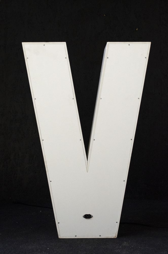 brandekor_stojace_litery_cyfry_swiecace_zarowki_LED_V_4882_2000px