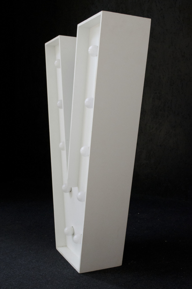 brandekor_stojace_litery_cyfry_swiecace_zarowki_LED_V_4883_2000px