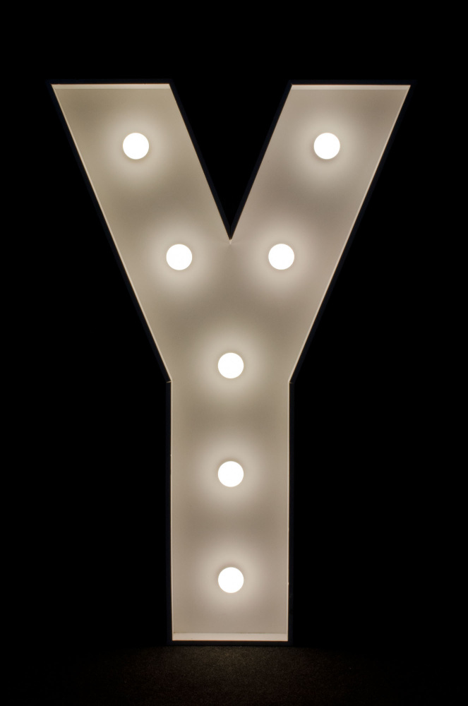 brandekor_stojace_litery_cyfry_swiecace_zarowki_LED_Y_5010_2000px