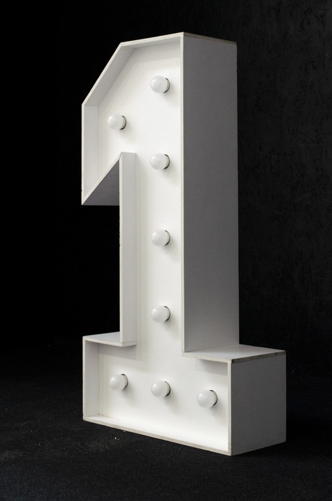 brandekor_stojace_litery_cyfry_swiecace_zarowki_LED__4979