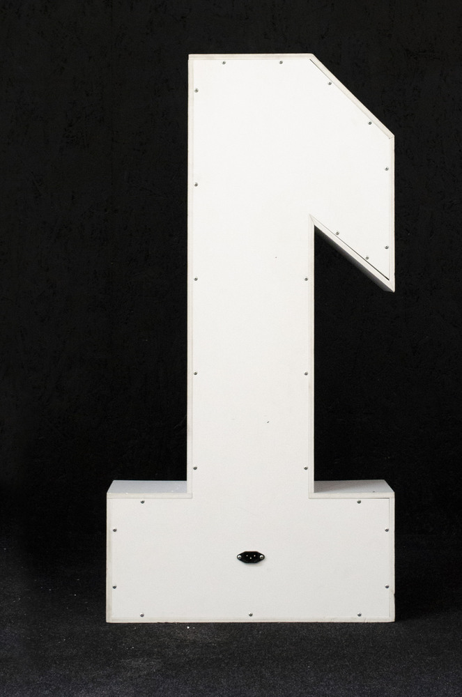 brandekor_stojace_litery_cyfry_swiecace_zarowki_LED__4982