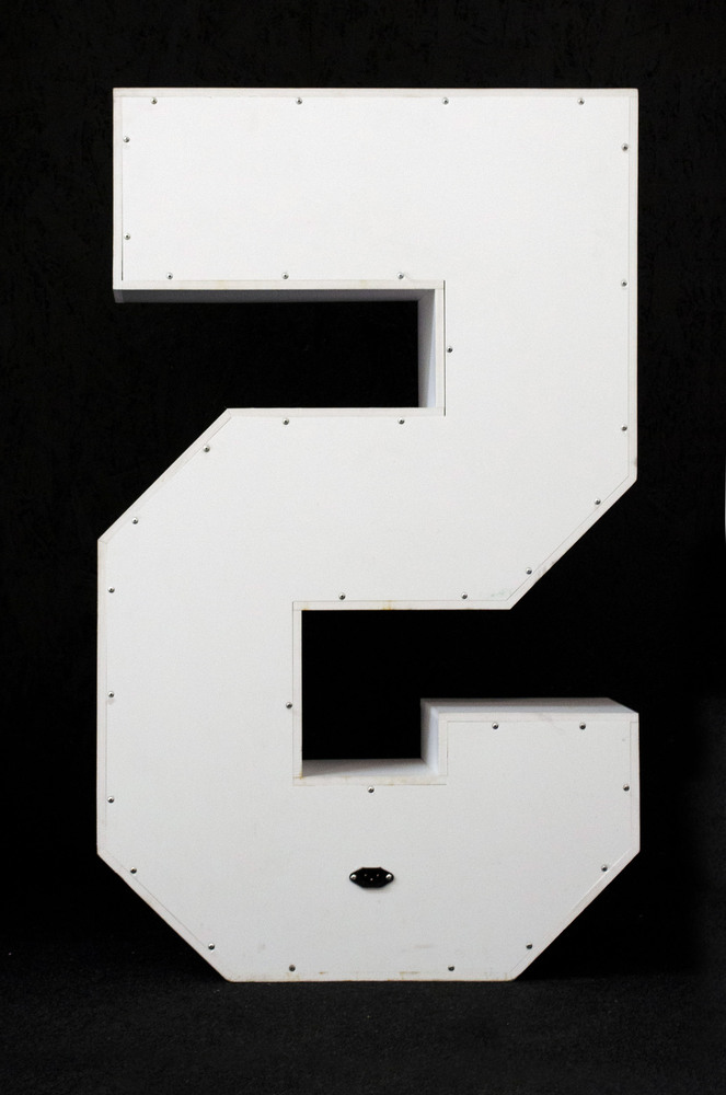 brandekor_stojace_litery_cyfry_swiecace_zarowki_LED_cyfra_5_na_urodziny_4997