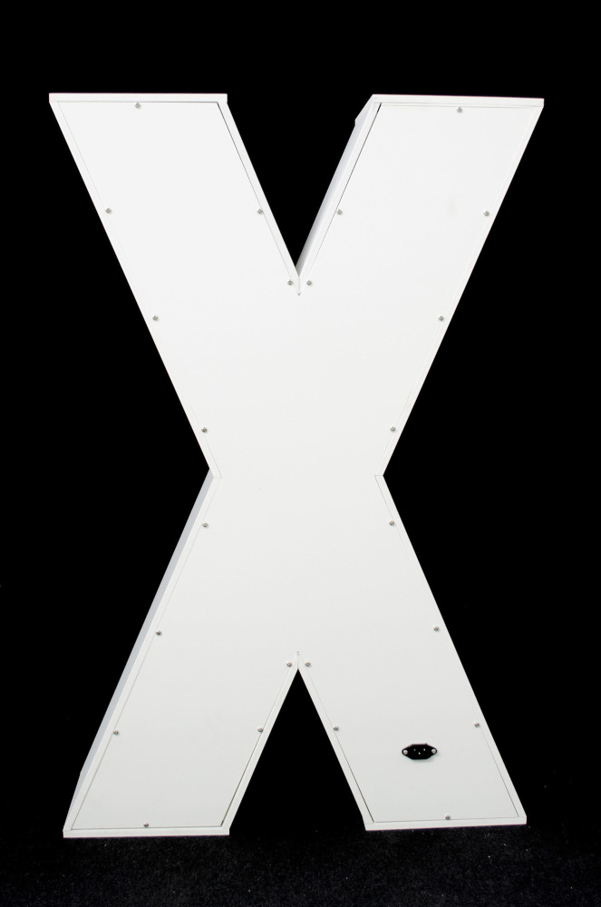 brandekor_stojace_litery_cyfry_swiecace_zarowki_LED_x_5272_2000px