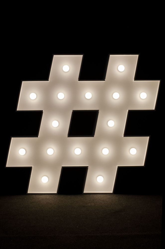 brandekor_stojace_litery_cyfry_swiecace_zarowki_LED_znak #_4893_2000px