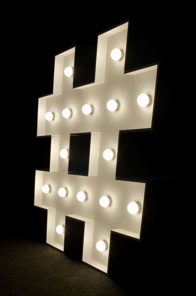 brandekor_stojace_litery_cyfry_swiecace_zarowki_LED_znak #_4894_2000px