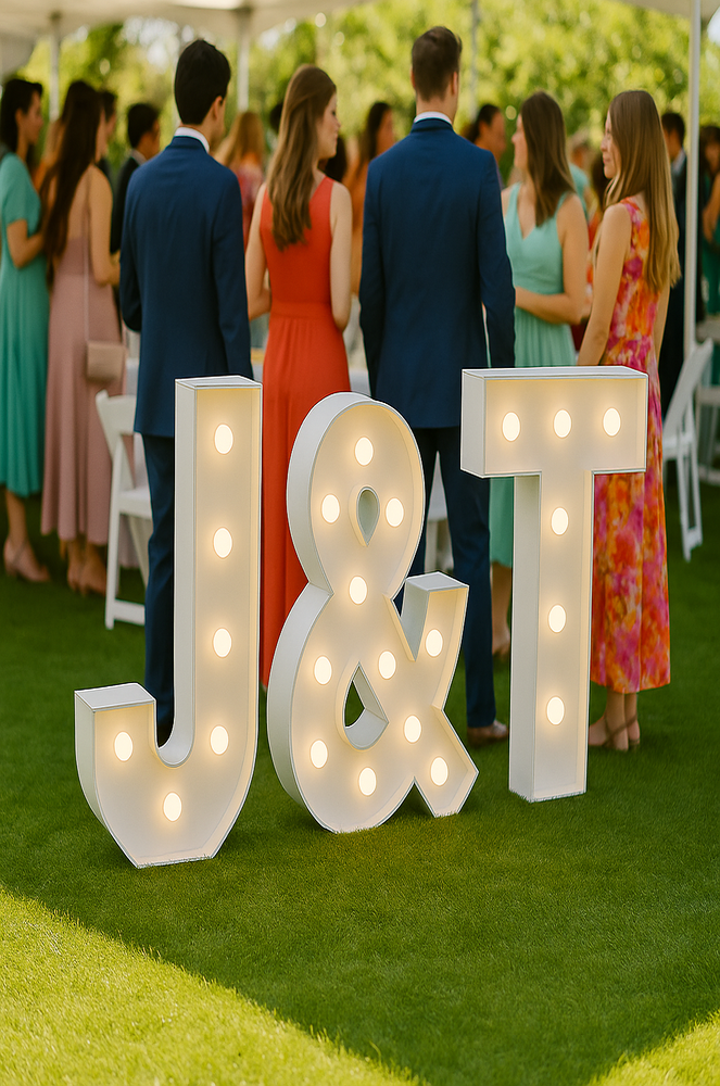 Písmeno J – svíticí dekorace LED s žárovkami na akce a svatby