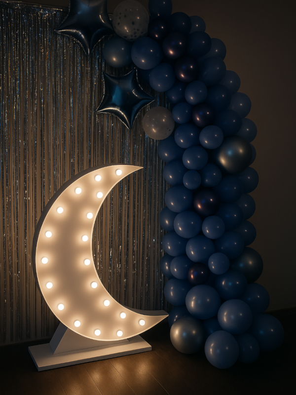 Bílý znak „Měsíc“ ve stylu RETRO (s žárovkami).