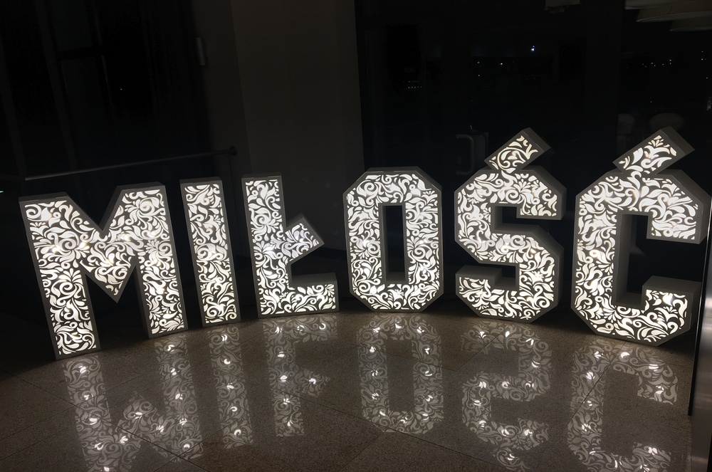 literowelove_MILOSC_zarowki_wynajem_opole_9075