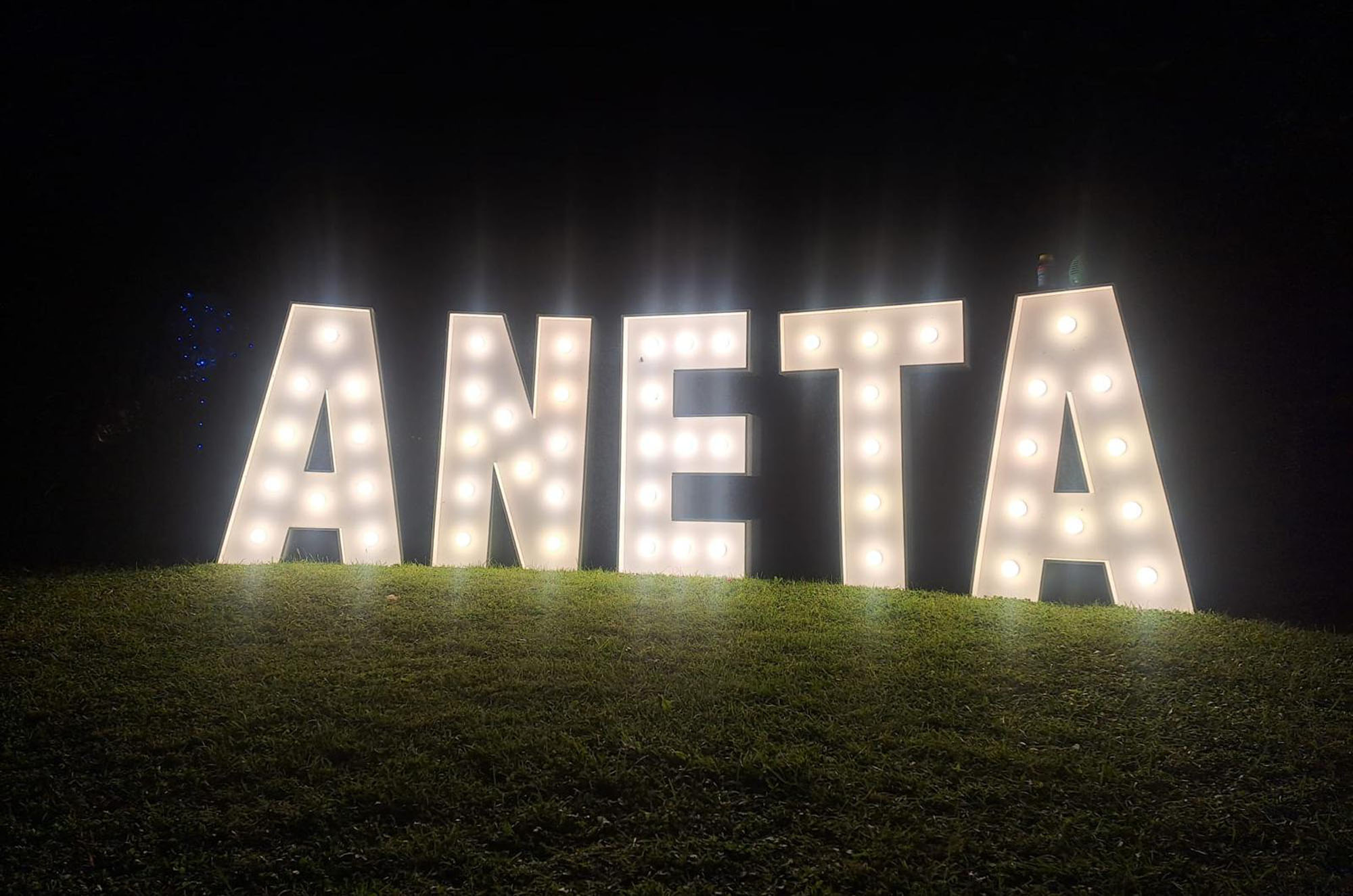 literowelove_litery_na_wynajem_imie_ANETA_dekoracja_Swietlna_z_zarowkami copy