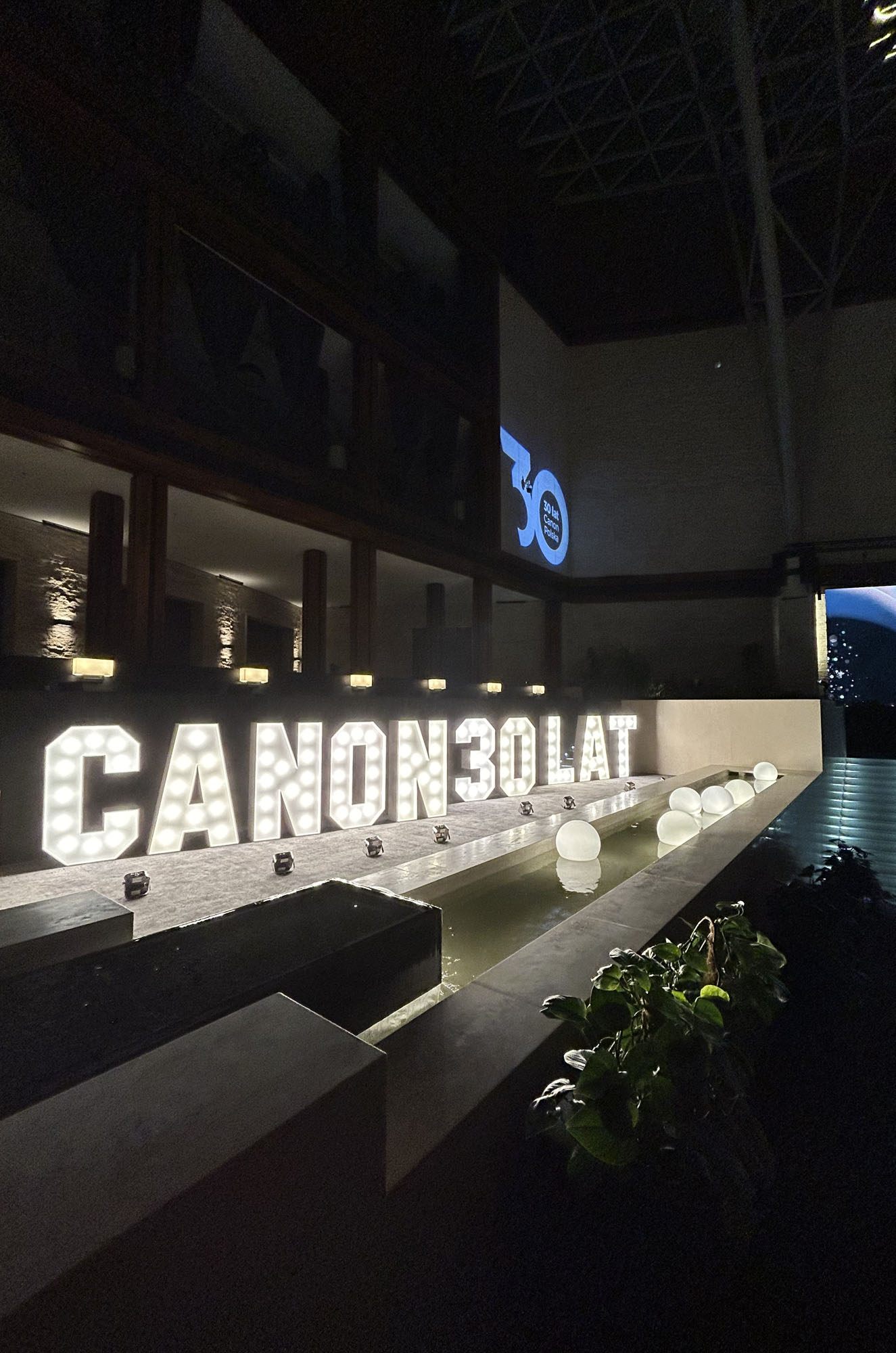 literowelove_najem_dekoracji_swietlnych_konferencja_canon_01_2000px