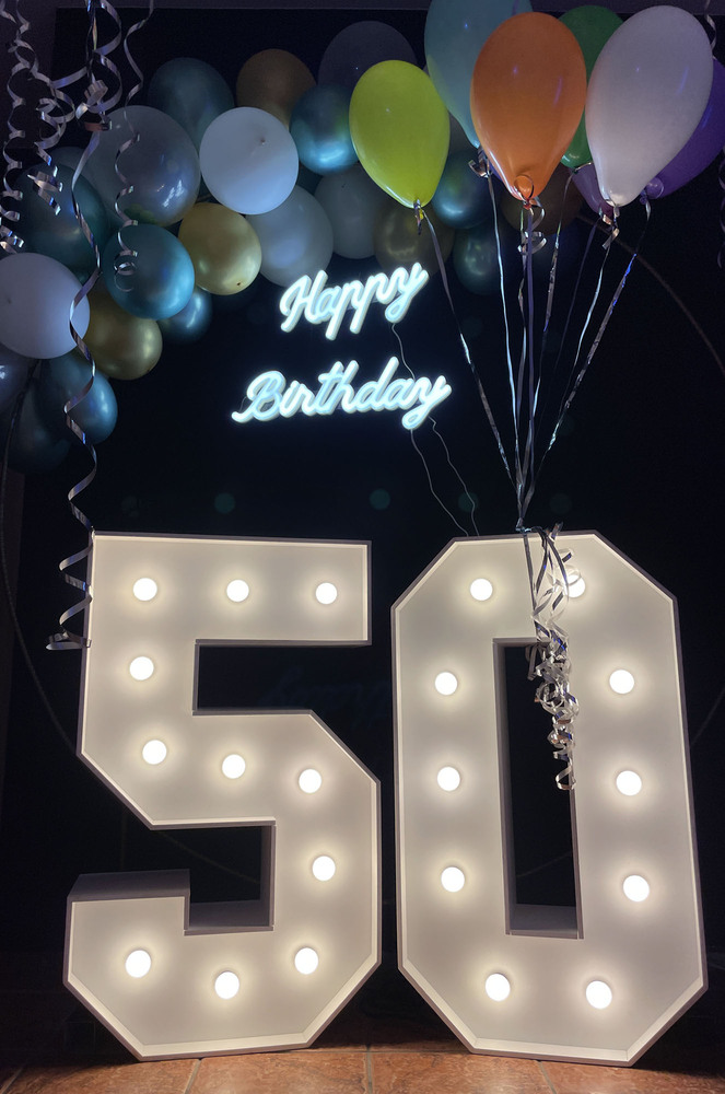 Číslice 5 – svíticí dekorace LED s žárovkami na narozeniny, výročí a eventy