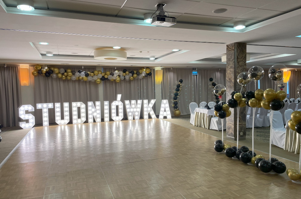 literowelove_podswietlanynapis_STUDNIOWKA_na_bal_maturalny_wypozyczalnia_8621_2000px