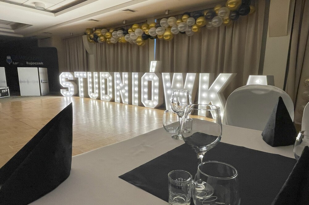 literowelove_podswietlanynapis_STUDNIOWKA_na_bal_maturalny_wypozyczalnia_8649