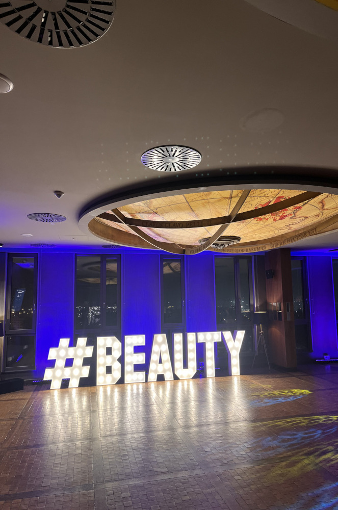 literowelove_stojace_litery3d_swiecace_led_beauty_klinika_miracki_warszawaIMG_8995