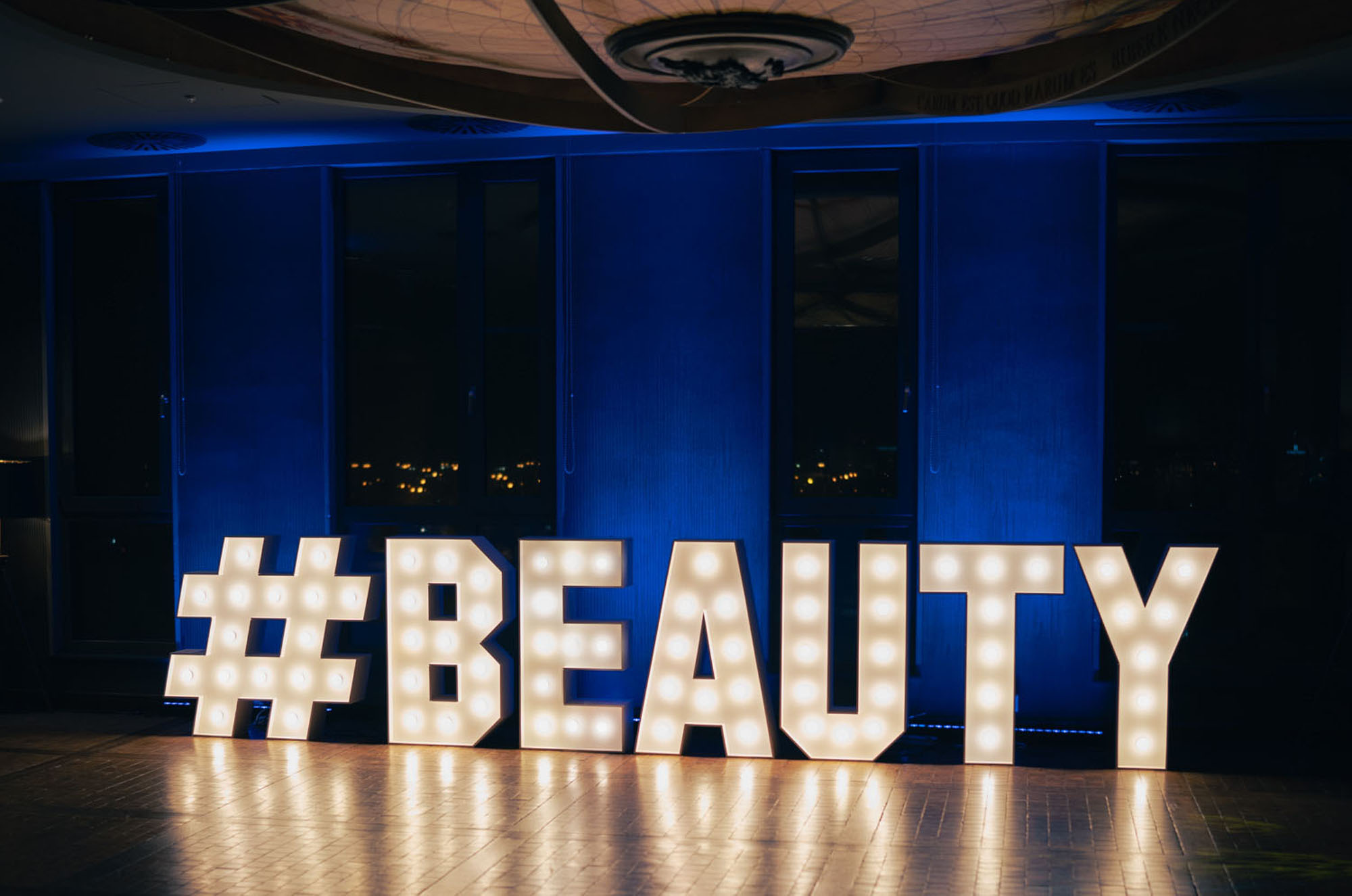 literowelove_stojace_litery3d_swiecace_led_beauty_klinika_miracki_warszawa_IMG_z_FB_2