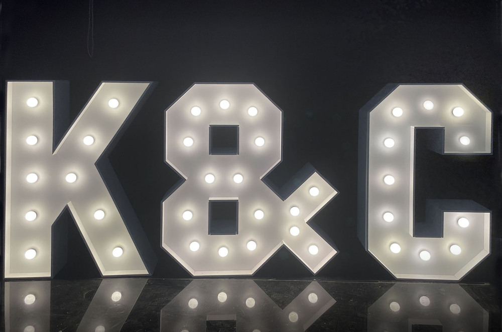 literowelove_stojace_litery_z_zarowkami_na_wyanjem_inicjaly_na_wesele_K&C_3101_2000px