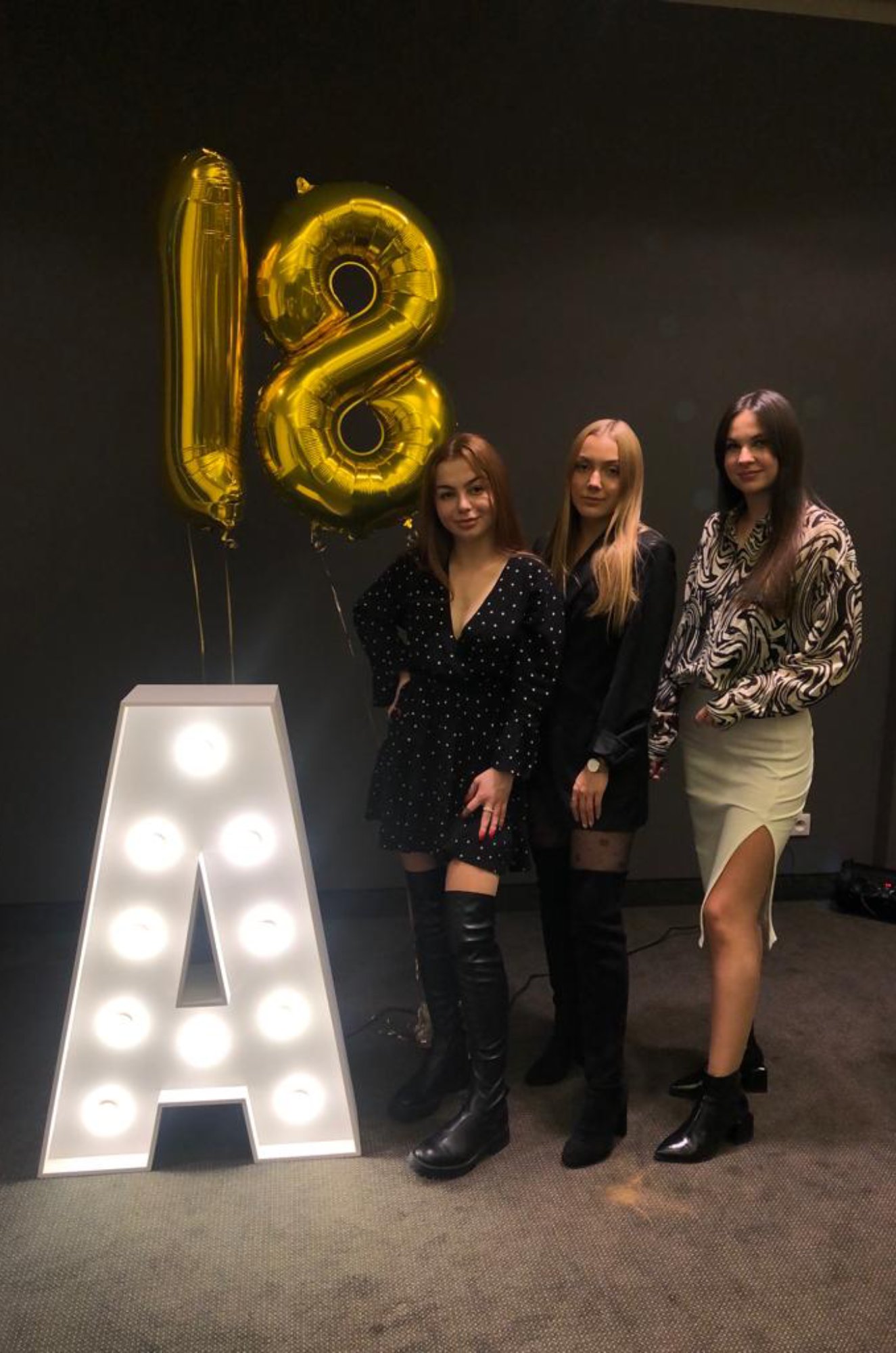 Písmeno A – svíticí dekorace LED s žárovkami na akce a svatby