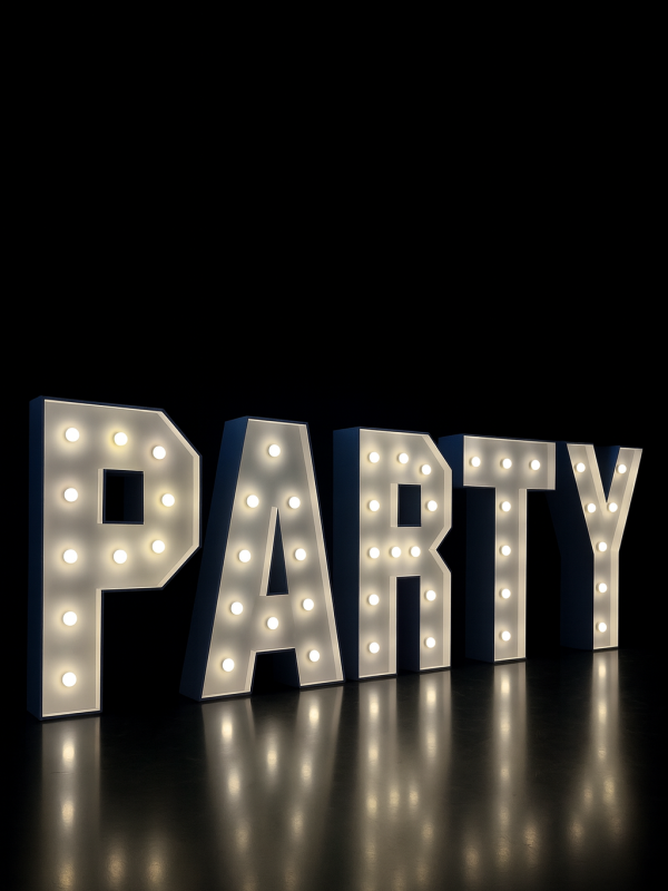 Bílý nápis „PARTY“ ve stylu RETRO (s žárovkami).