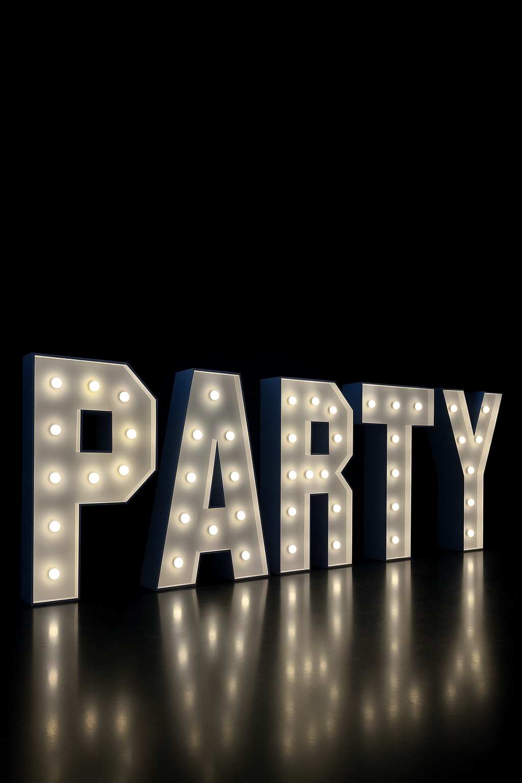 Bílý nápis „PARTY“ ve stylu RETRO (s žárovkami).
